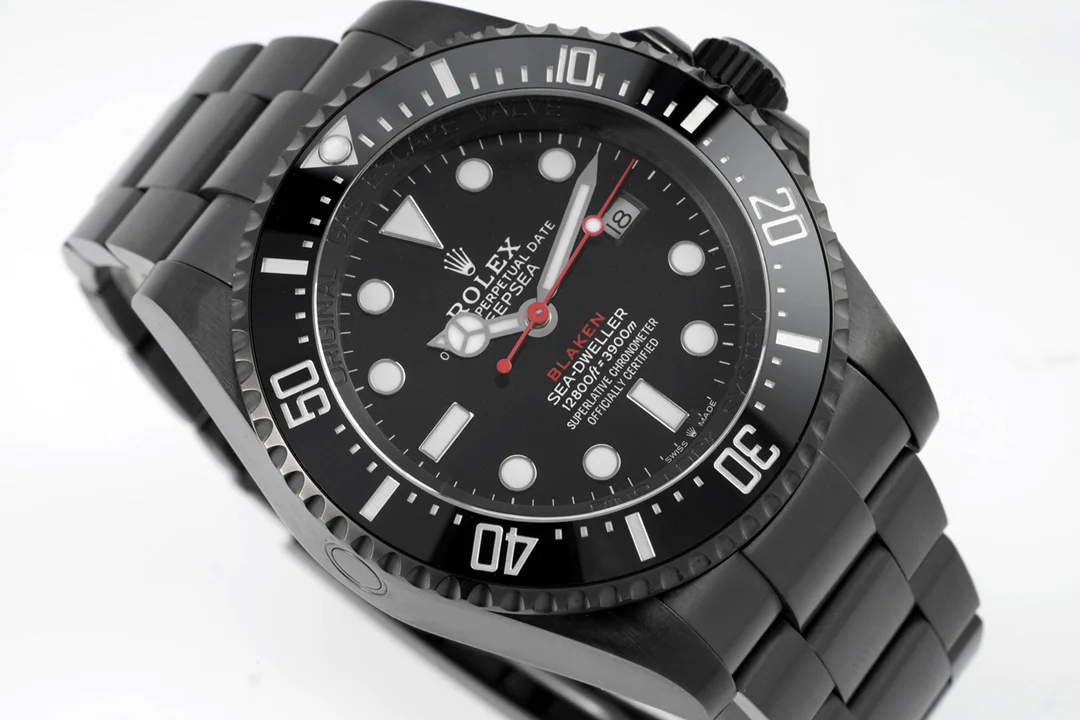 Rolex Sea-Dweller Platinum — detail