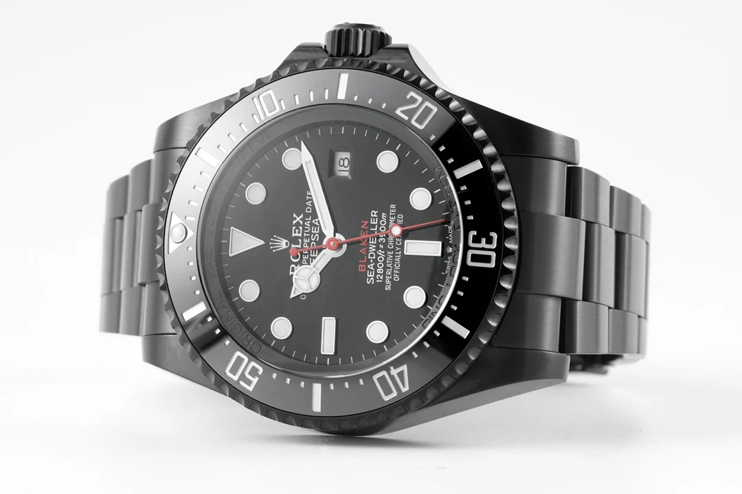 Rolex Sea-Dweller Platinum — detail