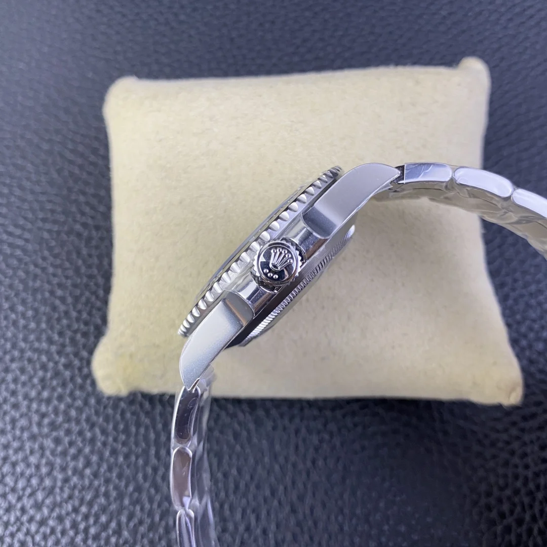 Rolex Submariner Black Dial 41mm — photographed off the sweep