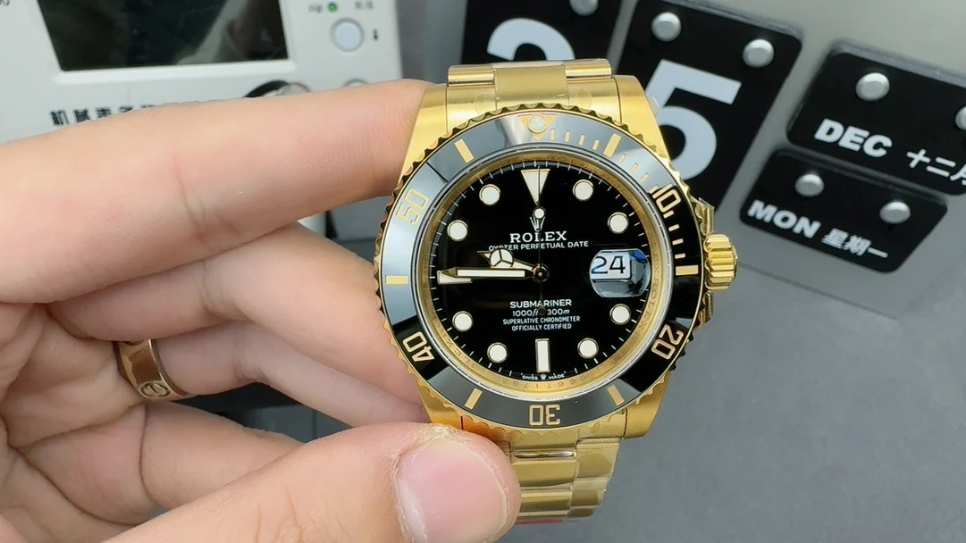 Rolex Submariner Black Dial 41mm — photographed off the sweep
