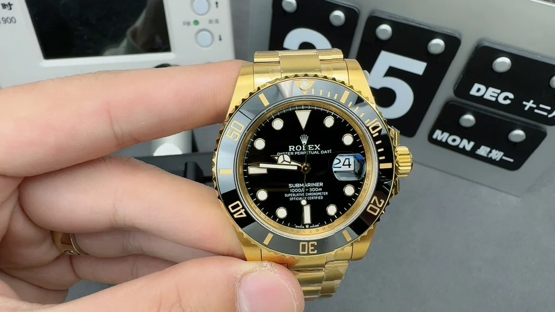 Rolex Submariner Black Dial 41mm — photographed off the sweep