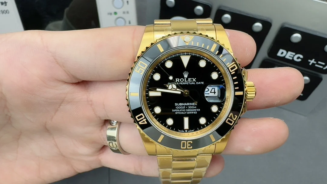 Rolex Submariner Black Dial 41mm — photographed off the sweep