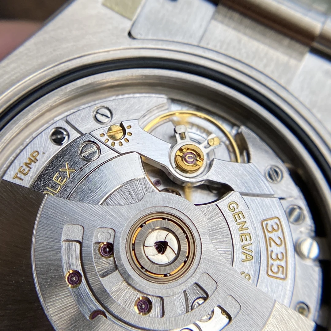 Rolex Submariner Black Dial 41mm — photographed off the sweep