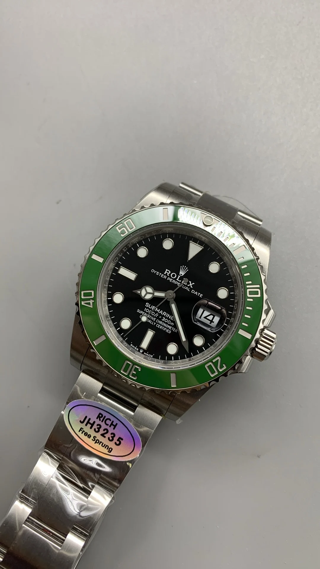 Rolex Submariner Green Dial 41mm — photographed off the sweep