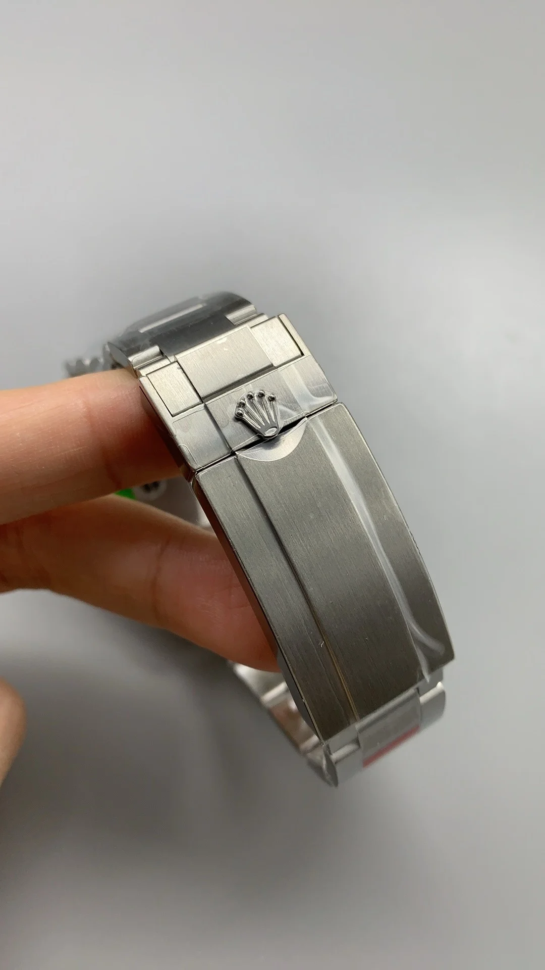 Rolex Submariner Green Dial 41mm — photographed off the sweep