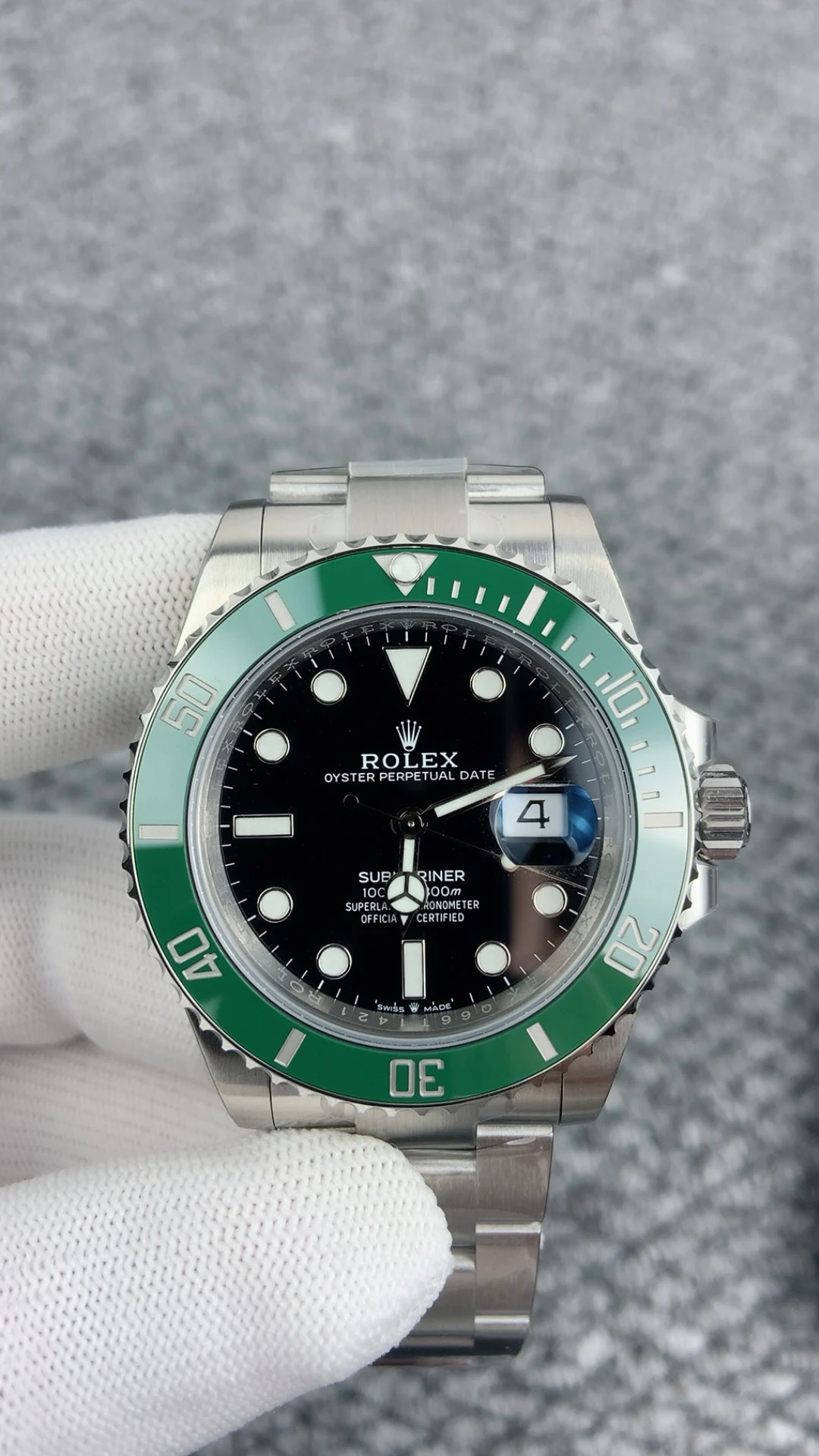 Rolex Submariner Hulk Green Dial 41mm — photographed off the sweep
