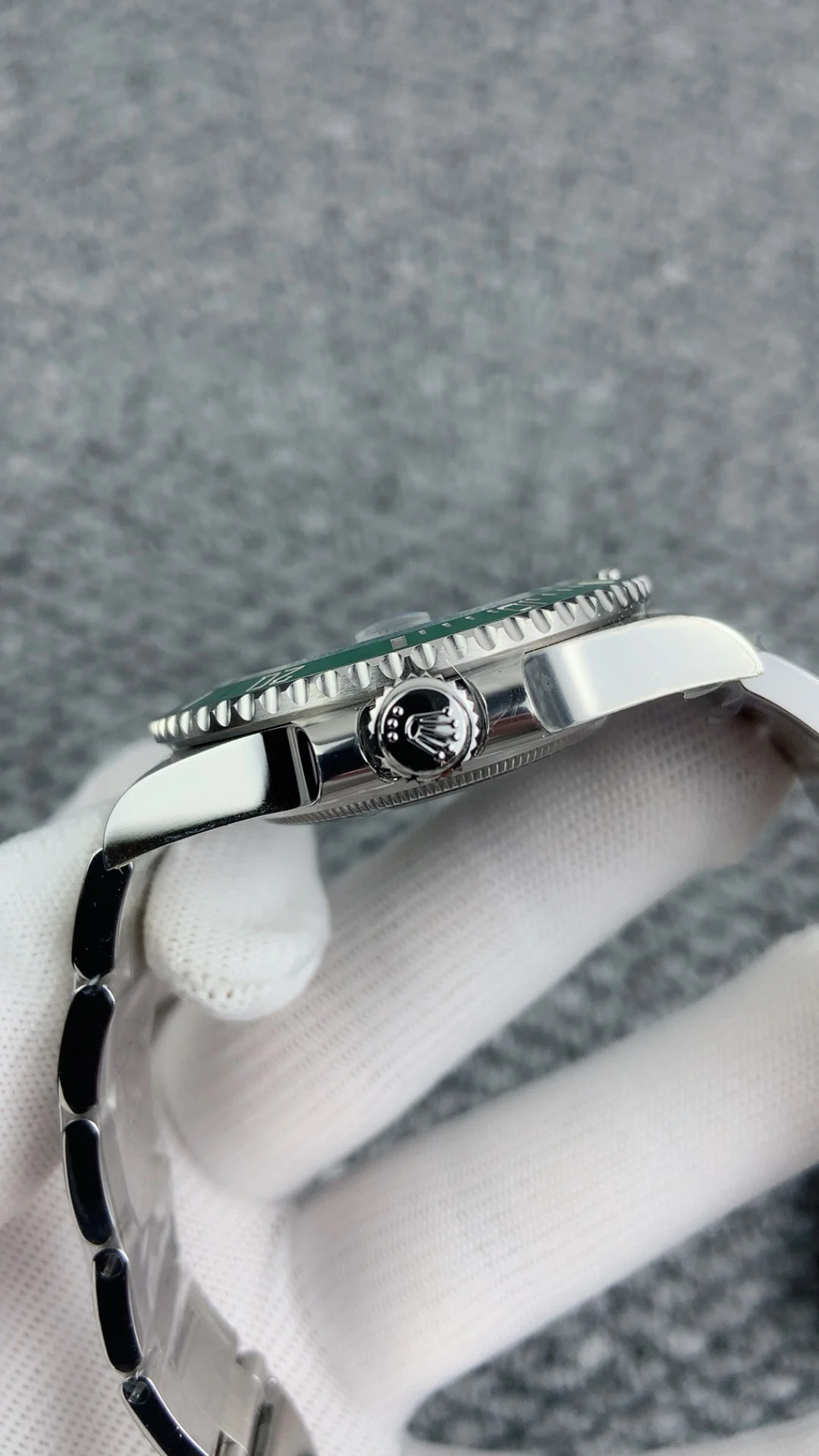 Rolex Submariner Hulk Green Dial 41mm — photographed off the sweep