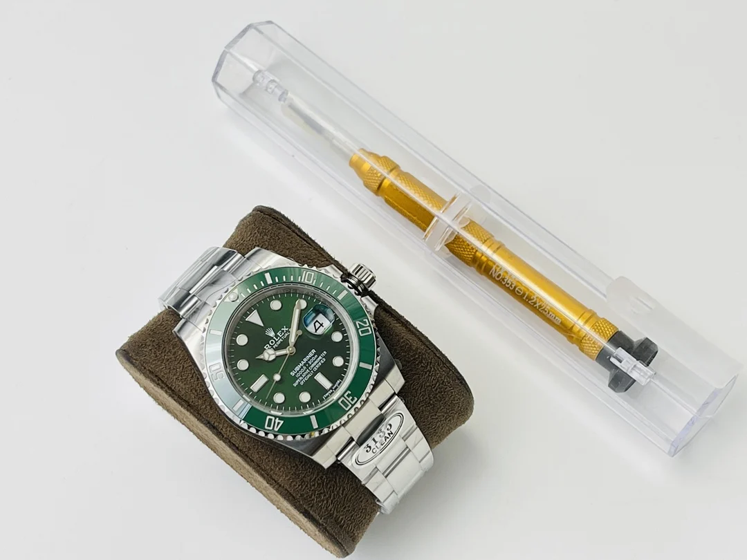 Rolex Submariner Hulk Platinum Green Dial 40mm — photographed off the sweep