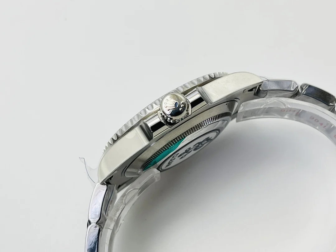 Rolex Submariner Hulk Platinum Green Dial 40mm — photographed off the sweep