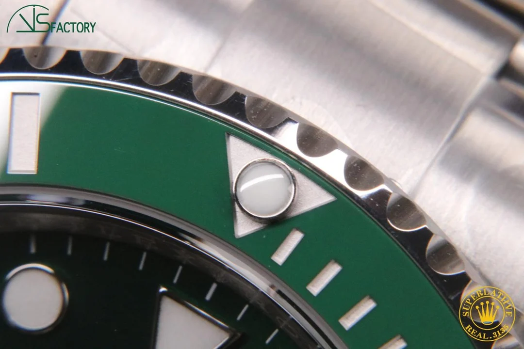 Rolex Submariner Hulk Platinum Green Dial — photographed off the sweep