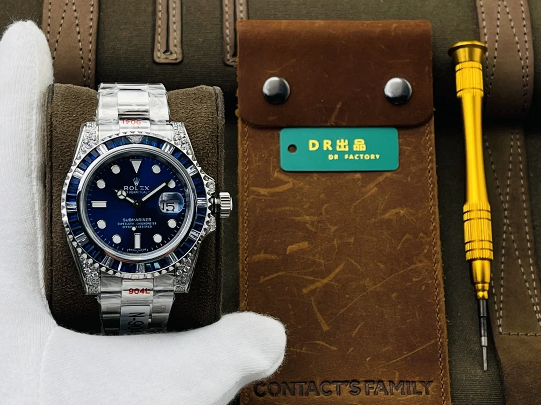 Rolex Submariner Hulk Two-Tone — photographed off the sweep