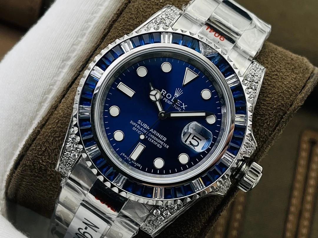 Rolex Submariner Hulk Two-Tone — photographed off the sweep