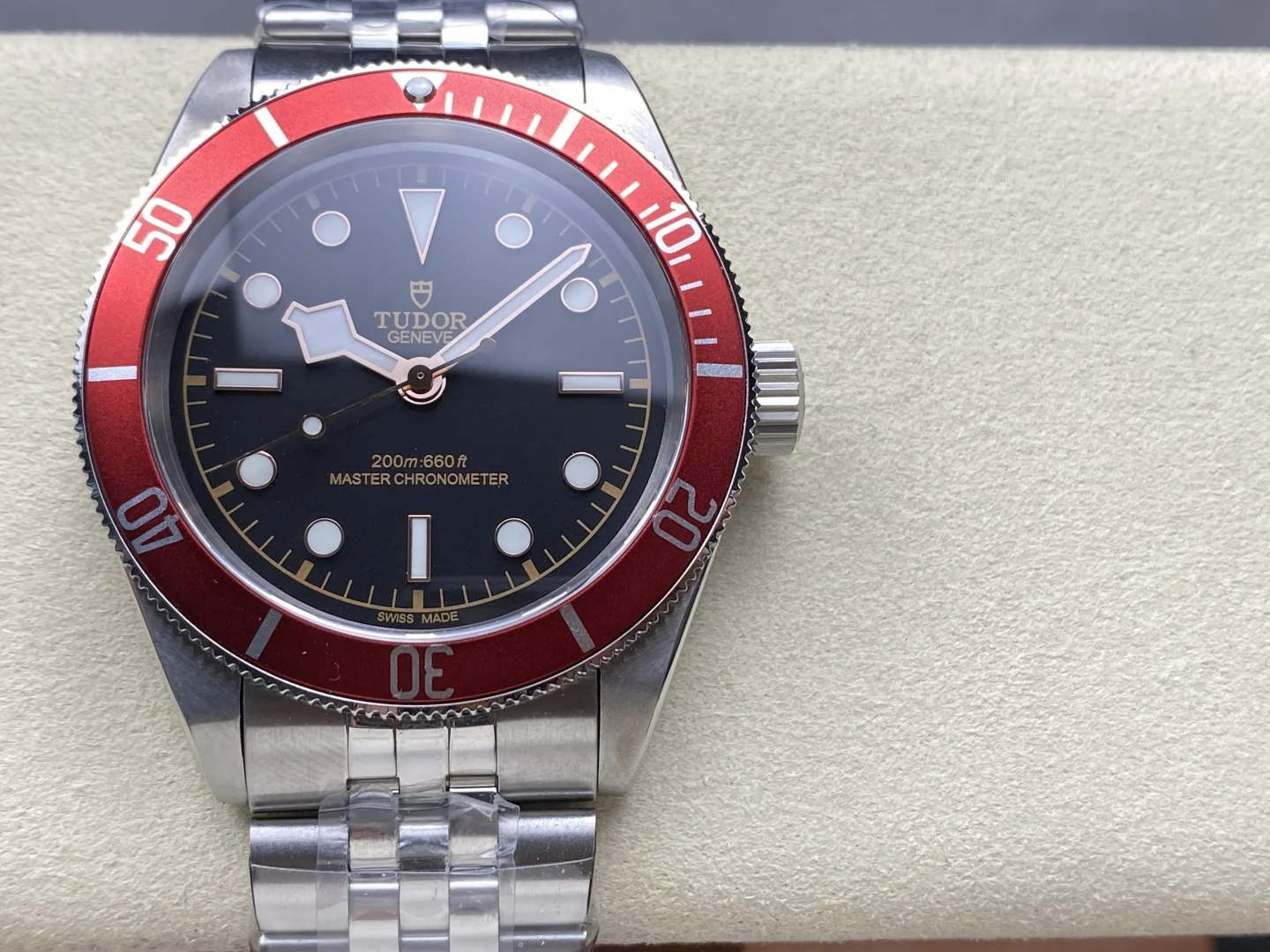 Rolex Submariner Steel Black Dial 41mm — photographed off the sweep