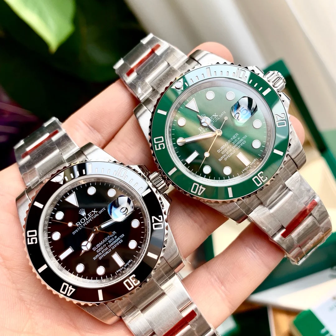 Rolex Submariner Steel Green Dial 40mm — photographed off the sweep