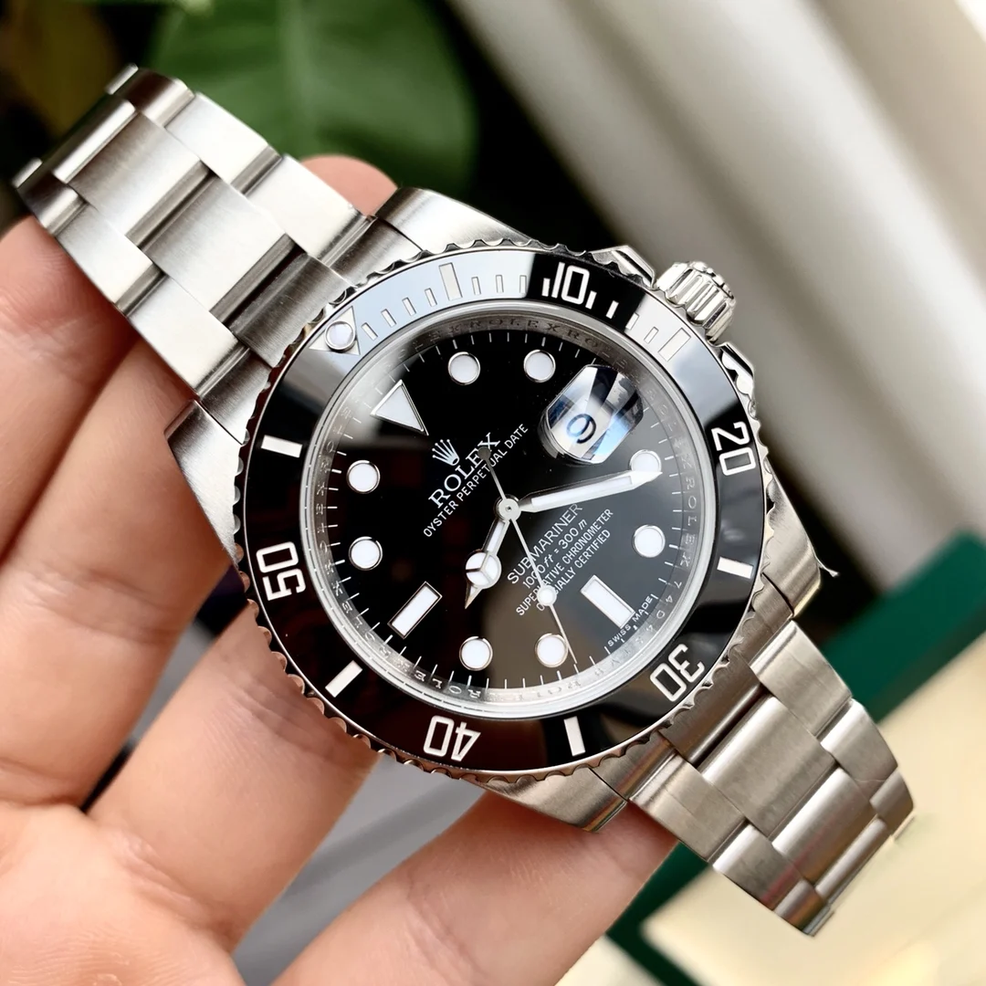 Rolex Submariner Steel Green Dial 40mm — photographed off the sweep