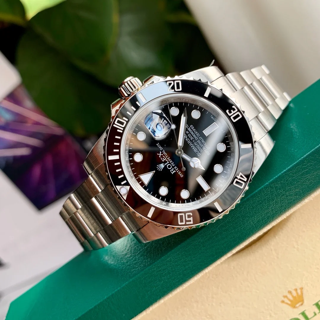 Rolex Submariner Steel Green Dial 40mm — photographed off the sweep