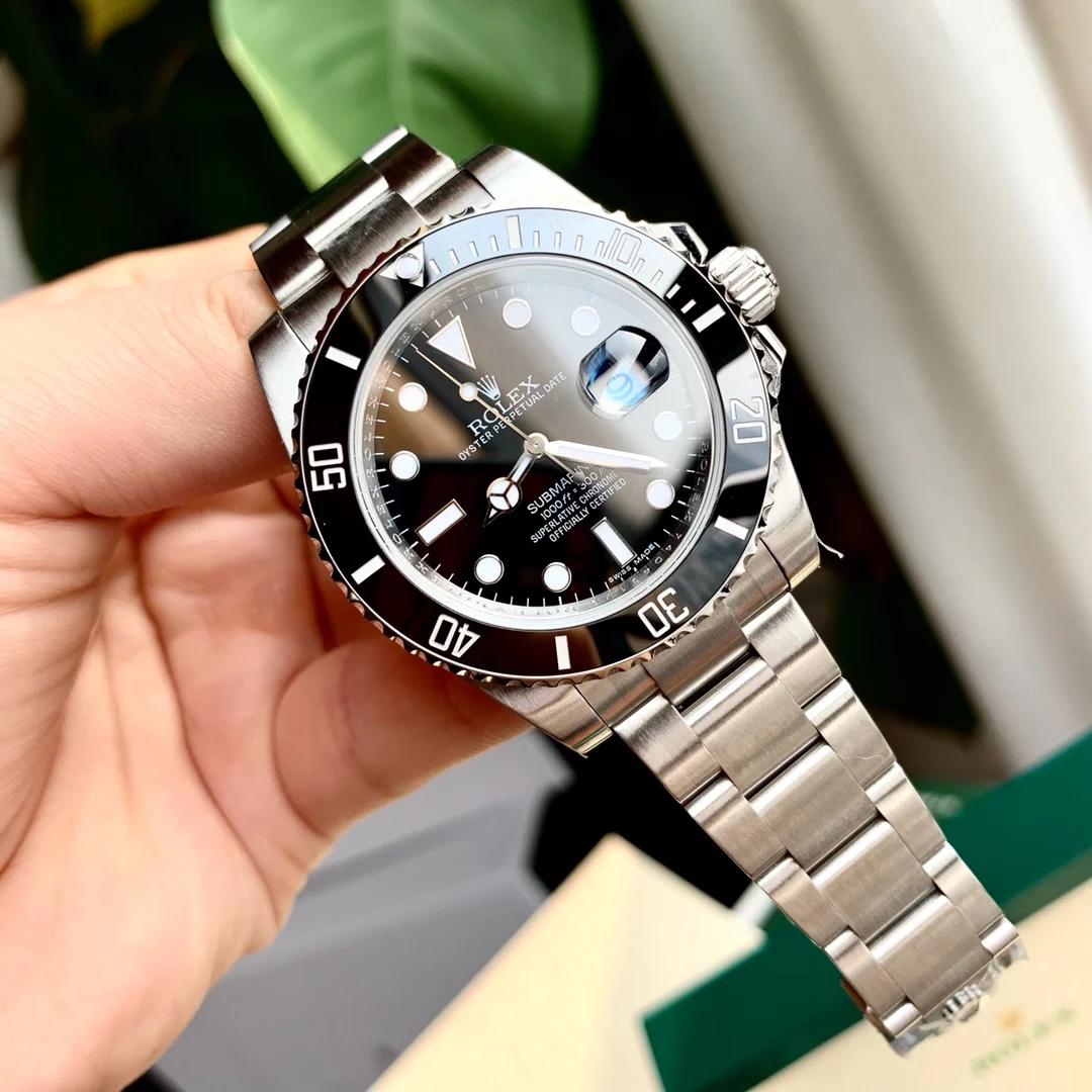 Rolex Submariner Steel Green Dial 40mm — photographed off the sweep