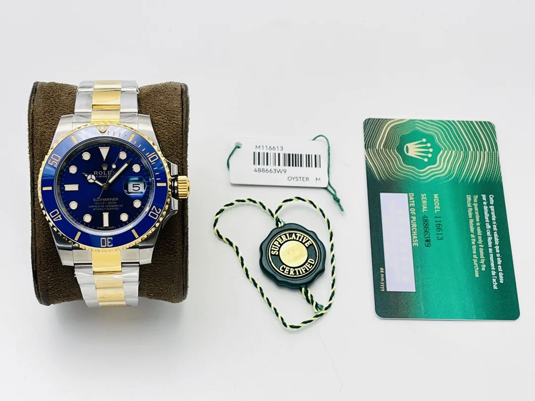 Rolex Submariner Steel Green Dial 40mm — photographed off the sweep
