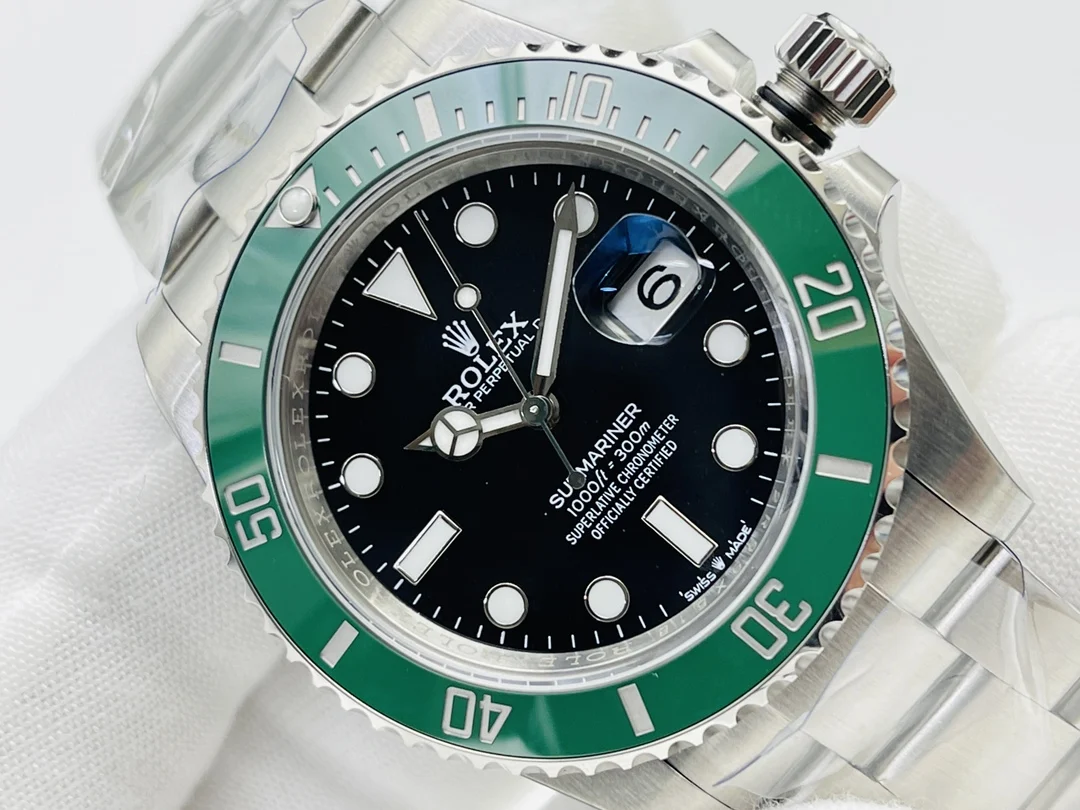 Rolex Submariner Steel Green Dial 41mm — photographed off the sweep