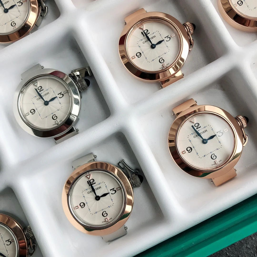 Rose gold case, screw-in crown, sapphire-set crown, pearlescent