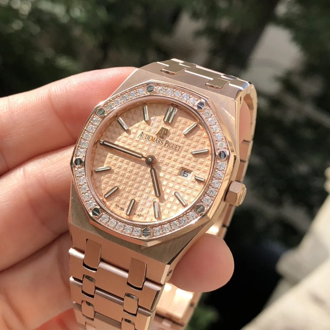 rose gold rose gold dial — photographed off the sweep