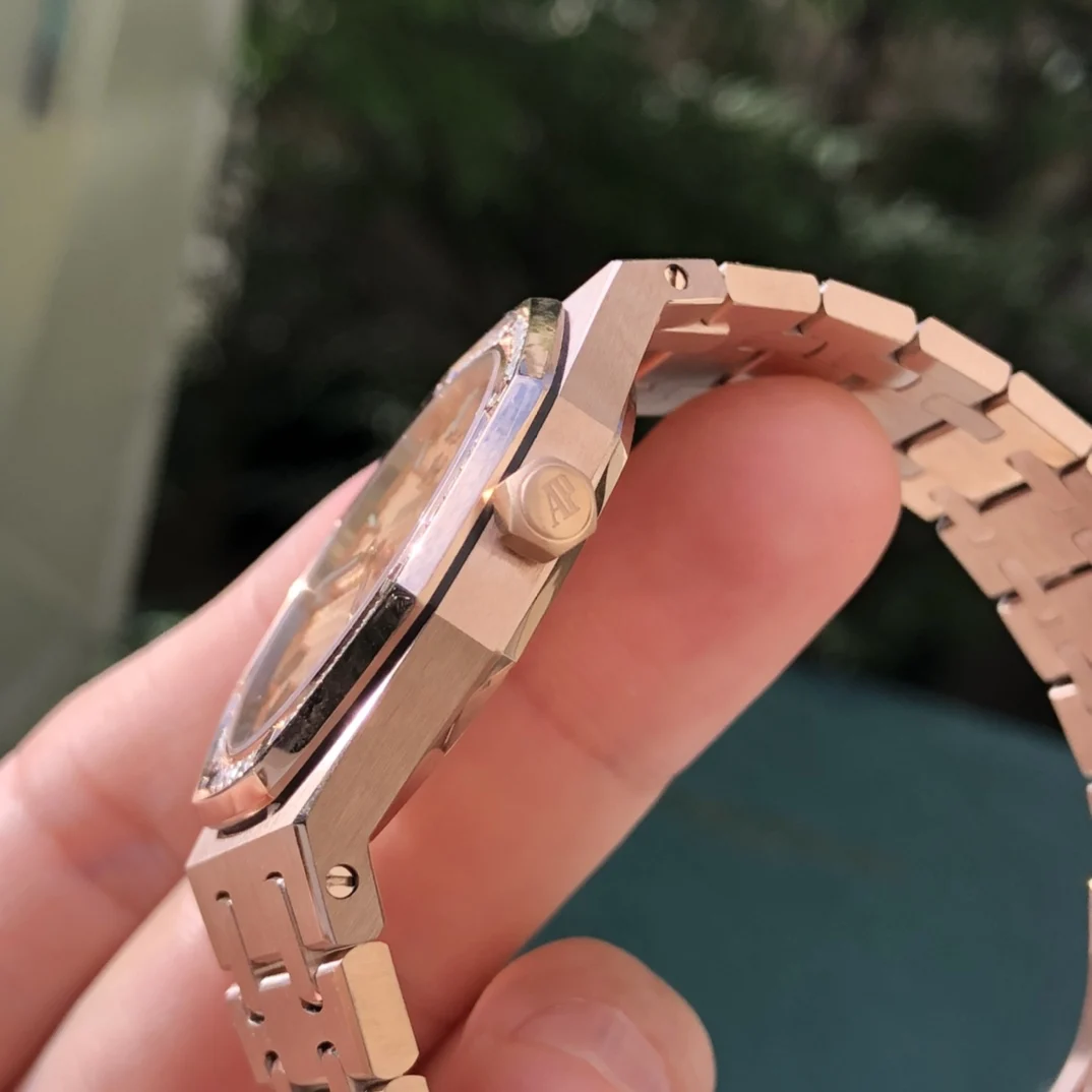 rose gold rose gold dial — photographed off the sweep