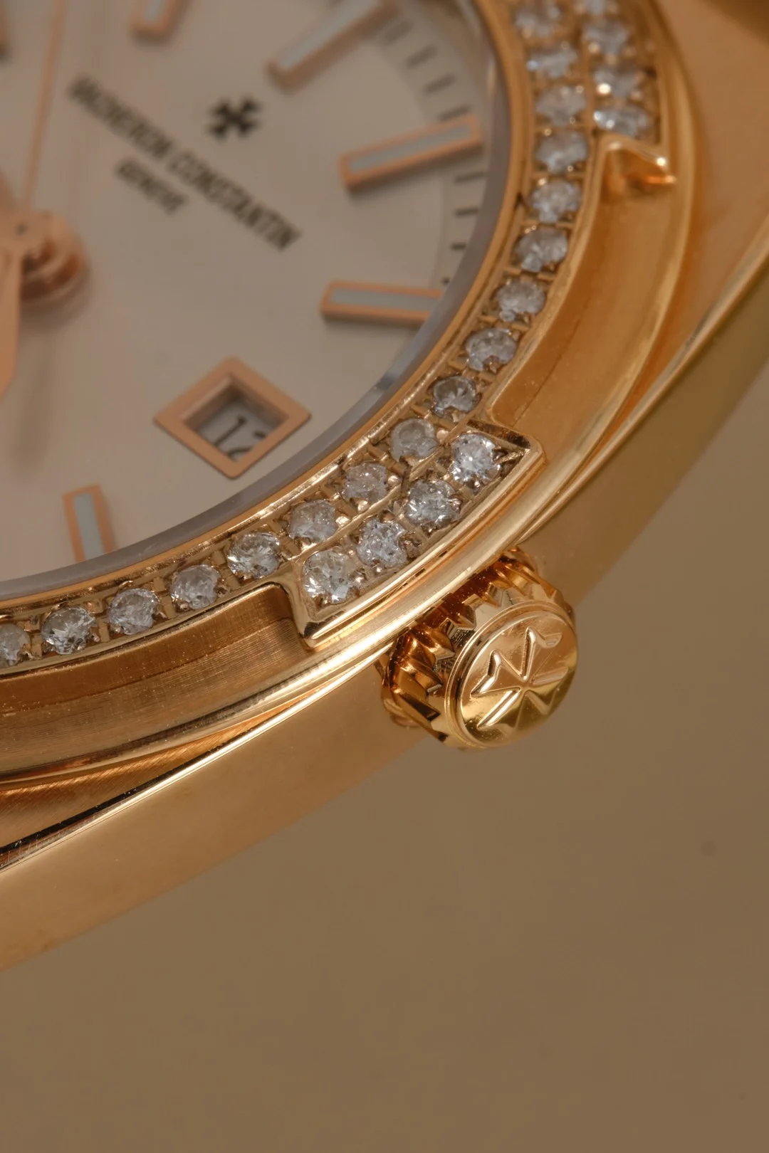 Set with 78 1.3VVS grade natural full-cut diamonds Each one was — photographed off the sweep