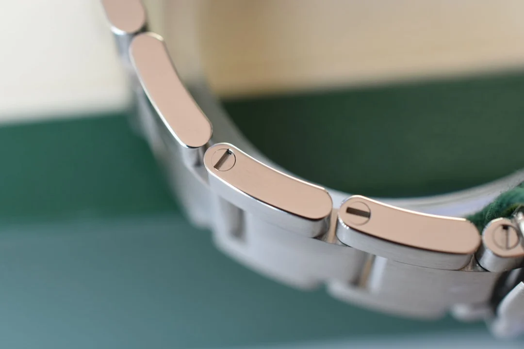 Strap details! Look at the craftsmanship; all corners