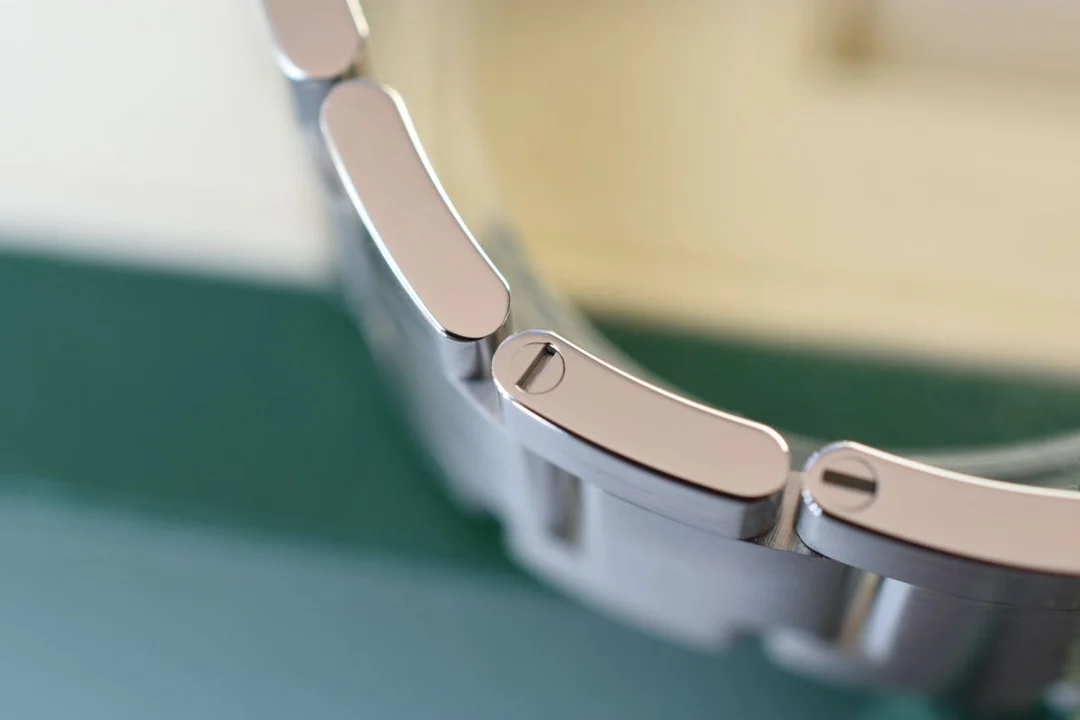 Strap details! Look at the craftsmanship; all corners — photographed off the sweep