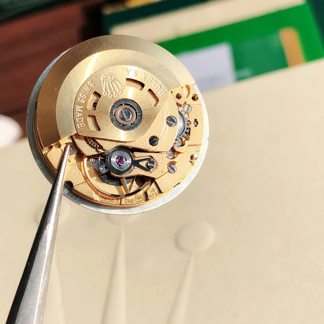Swiss ETA-2824 movement. Supports inspection and disassembly at — photographed off the sweep