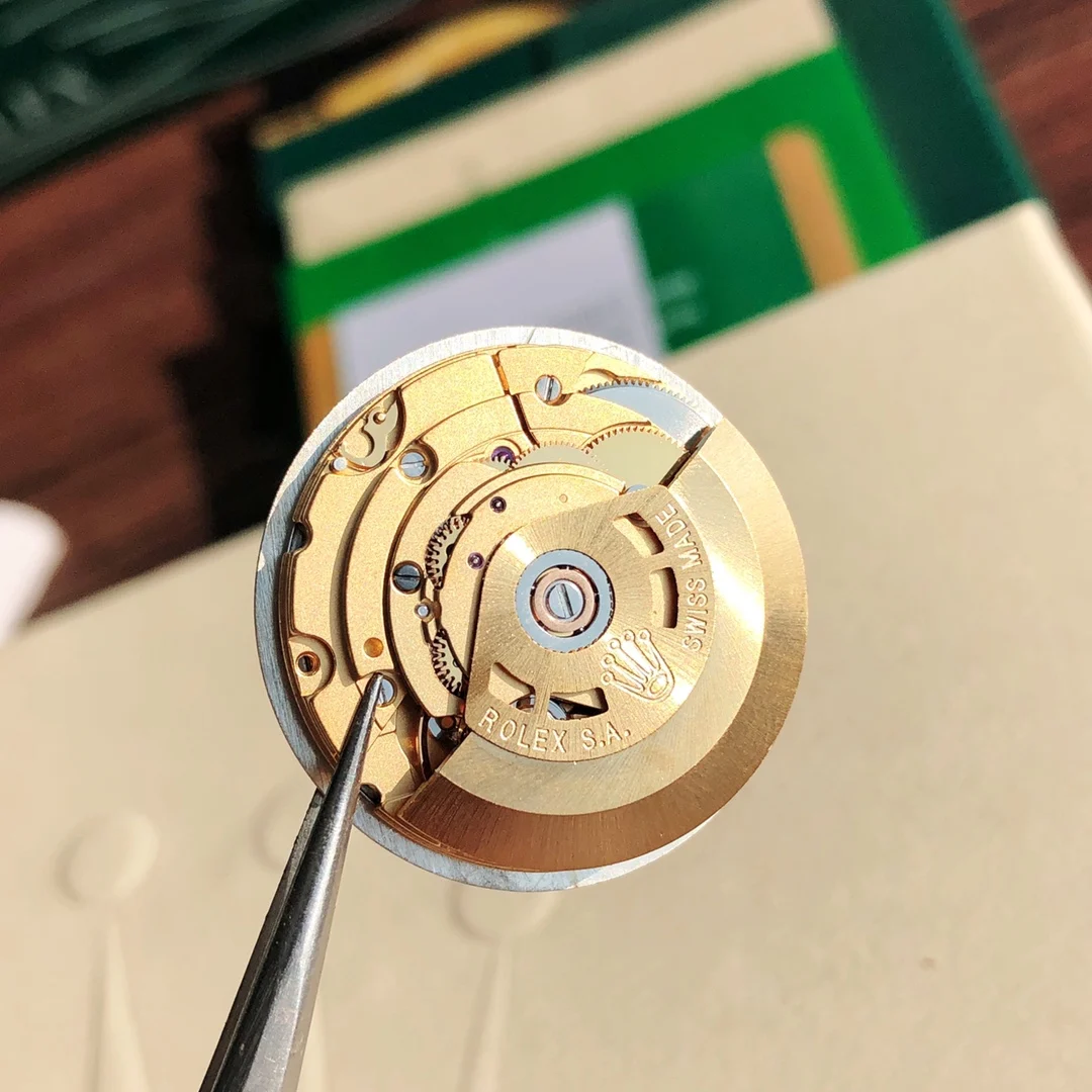 Swiss ETA-2824 movement. Supports inspection and disassembly at — photographed off the sweep