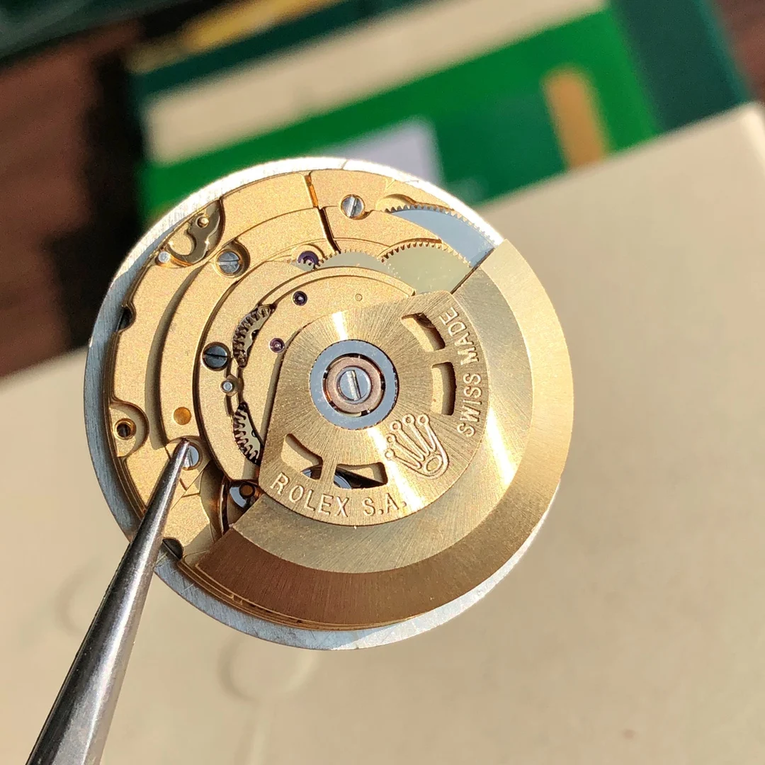 Swiss ETA-2824 movement. Supports inspection and disassembly at — photographed off the sweep