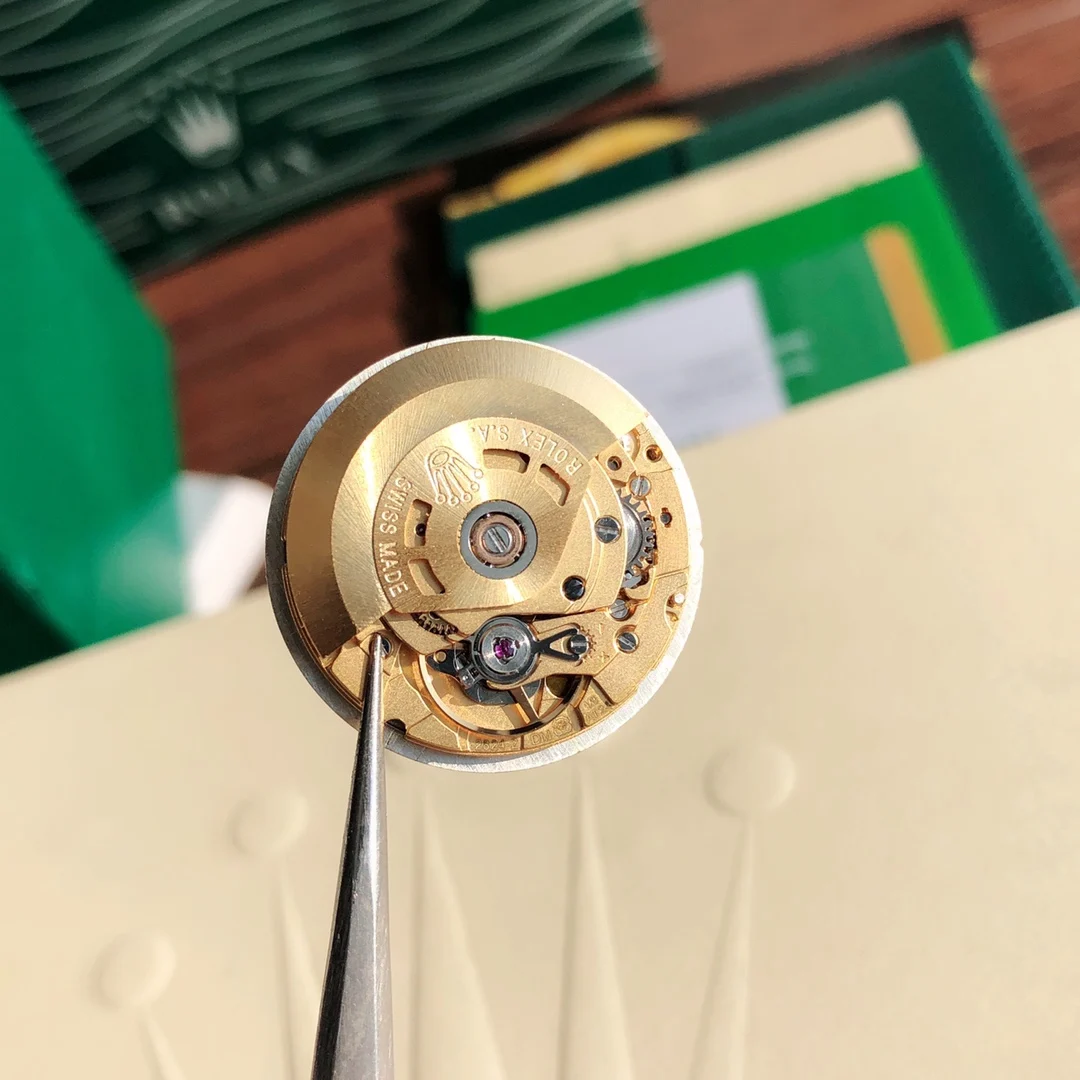 Swiss ETA-2824 movement. Supports inspection and disassembly at — photographed off the sweep