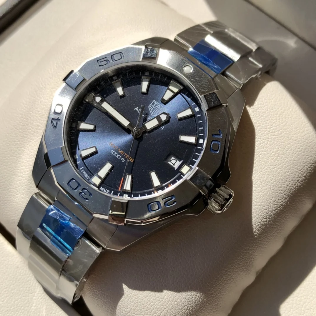 TAG Heuer Aquaracer Steel 41mm — photographed off the sweep