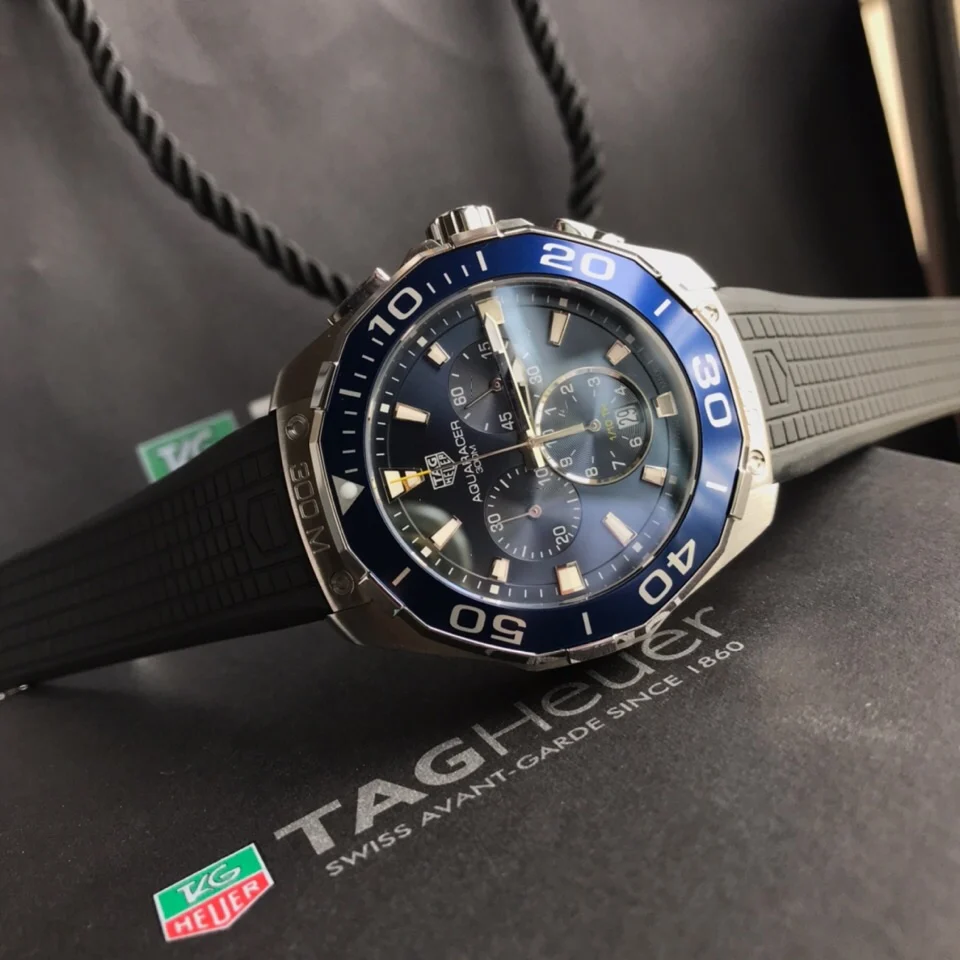 TAG Heuer Aquaracer Steel 43mm — photographed off the sweep