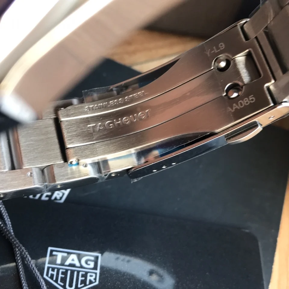 TAG Heuer Aquaracer Steel 43mm — photographed off the sweep