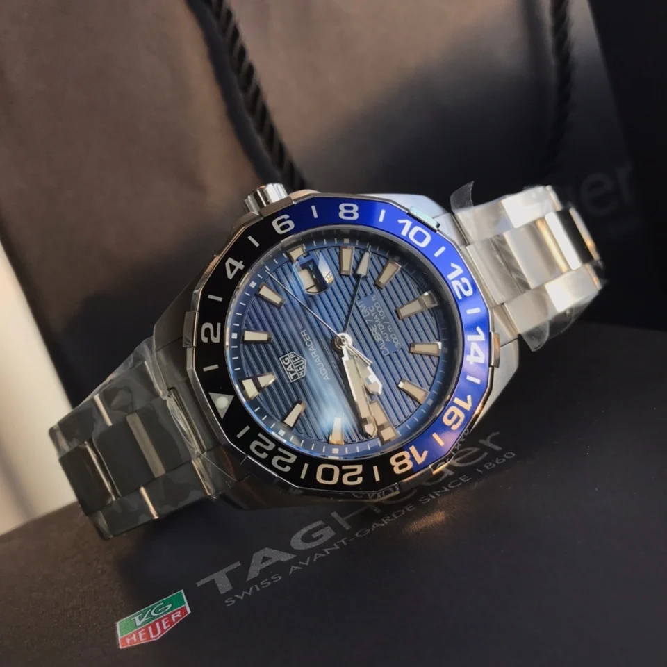 TAG Heuer Aquaracer Steel 43mm — photographed off the sweep