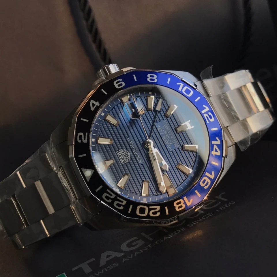 TAG Heuer Aquaracer Steel 43mm — photographed off the sweep