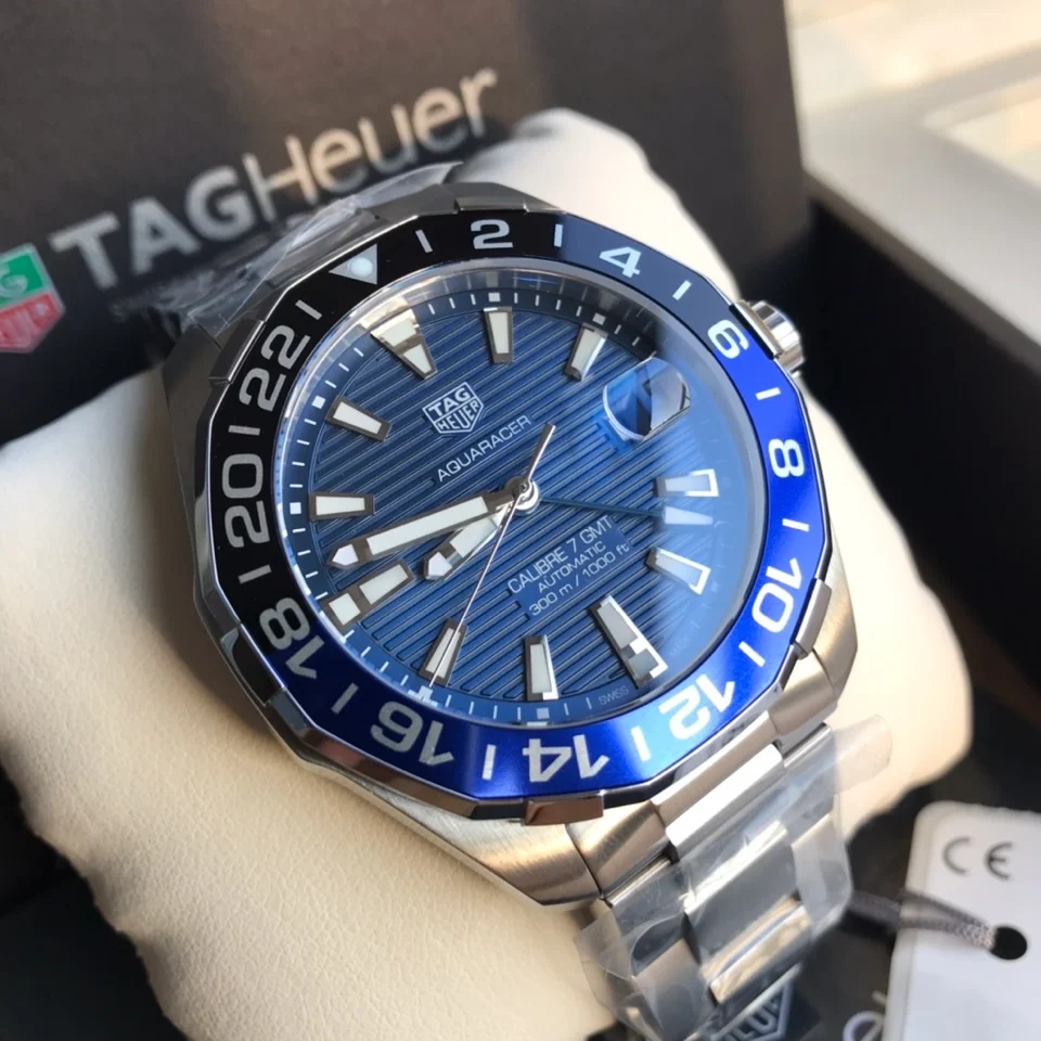 TAG Heuer Aquaracer Steel 43mm — photographed off the sweep
