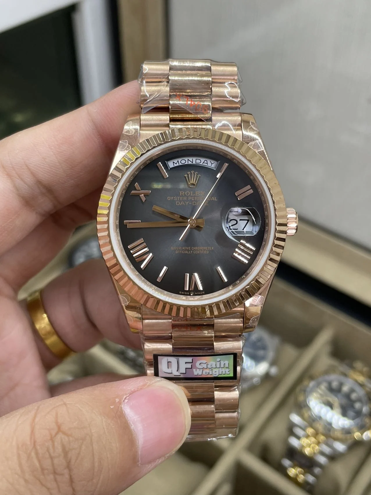 The 2024 new DD40mm watch features a beautiful rose gold gradient