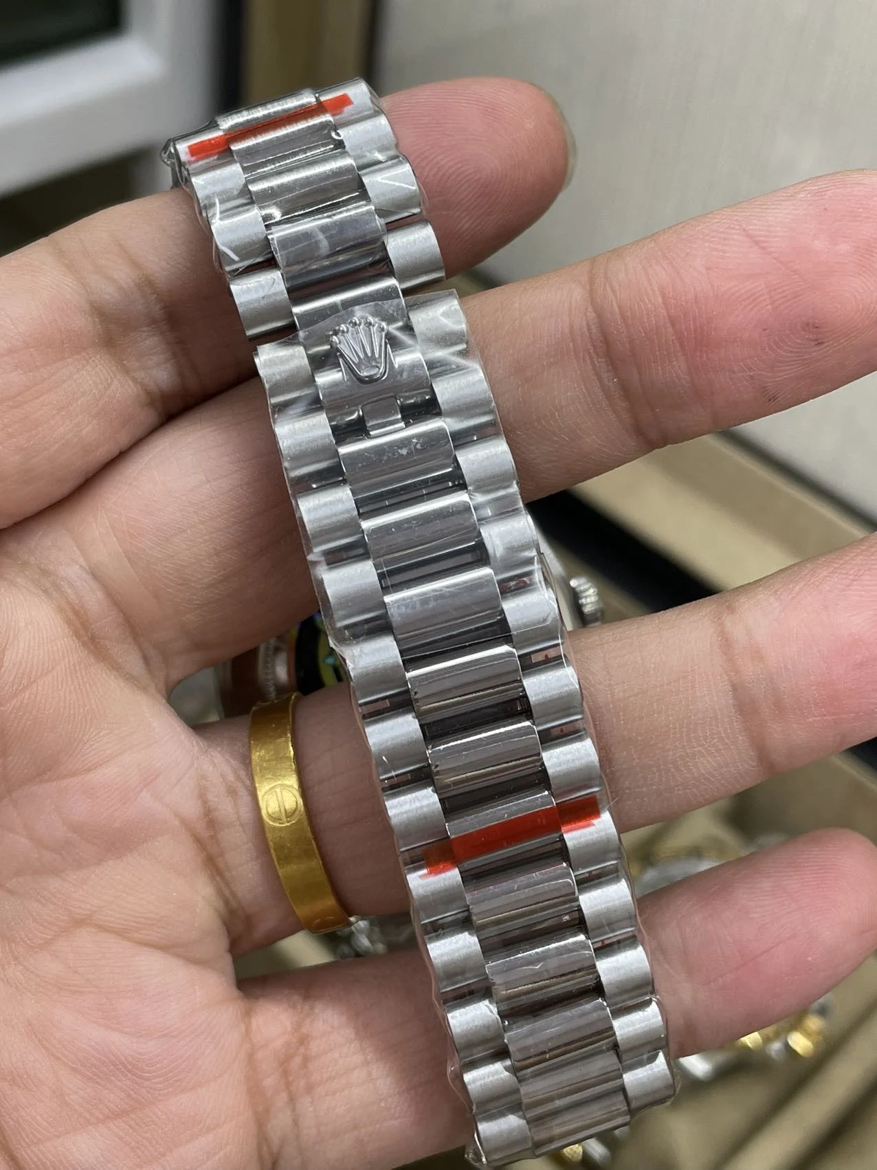 The 2024 new DD40mm white gold gradient blue sunburst effect — photographed off the sweep