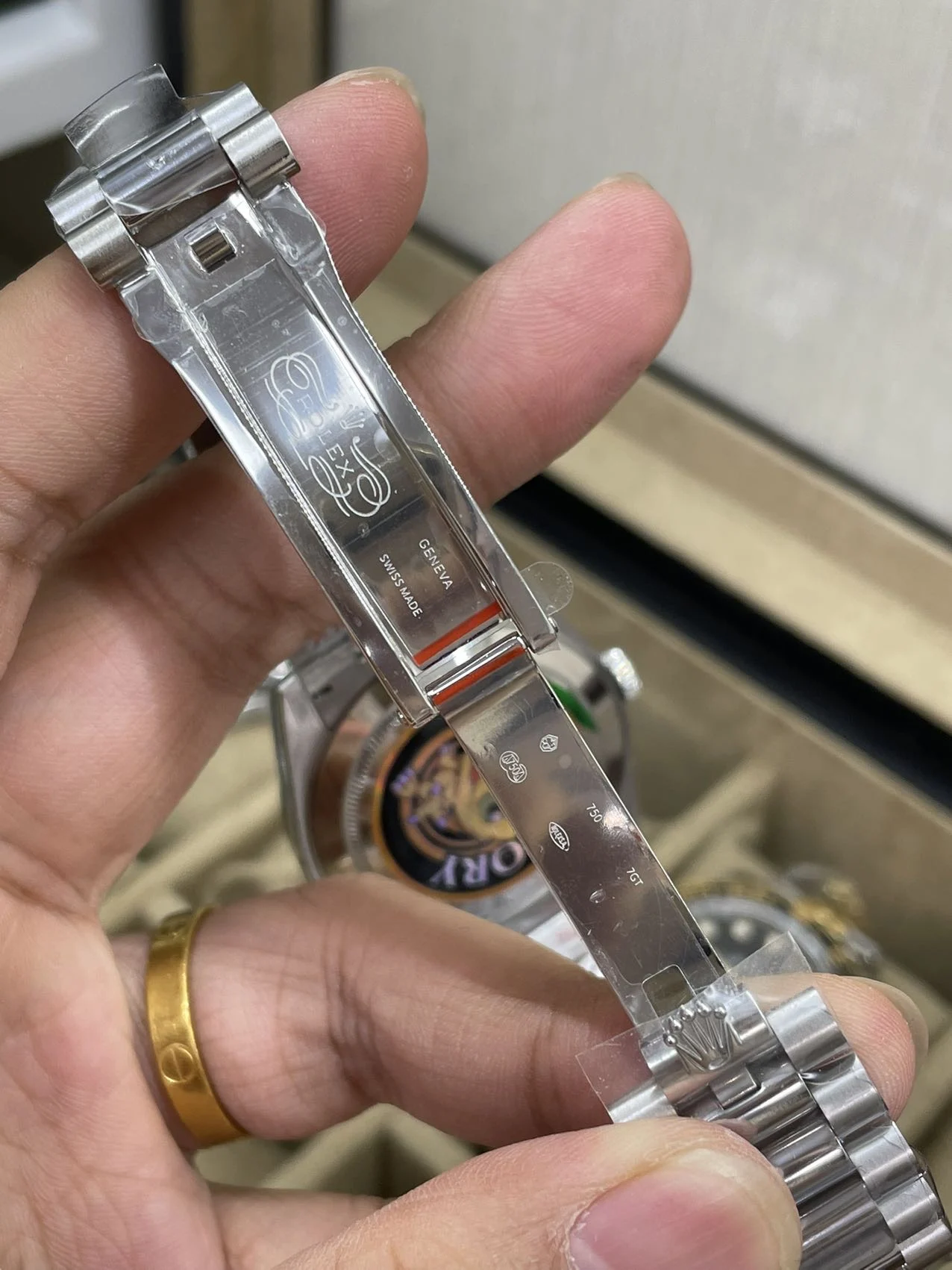 The 2024 new DD40mm white gold gradient blue sunburst effect — photographed off the sweep