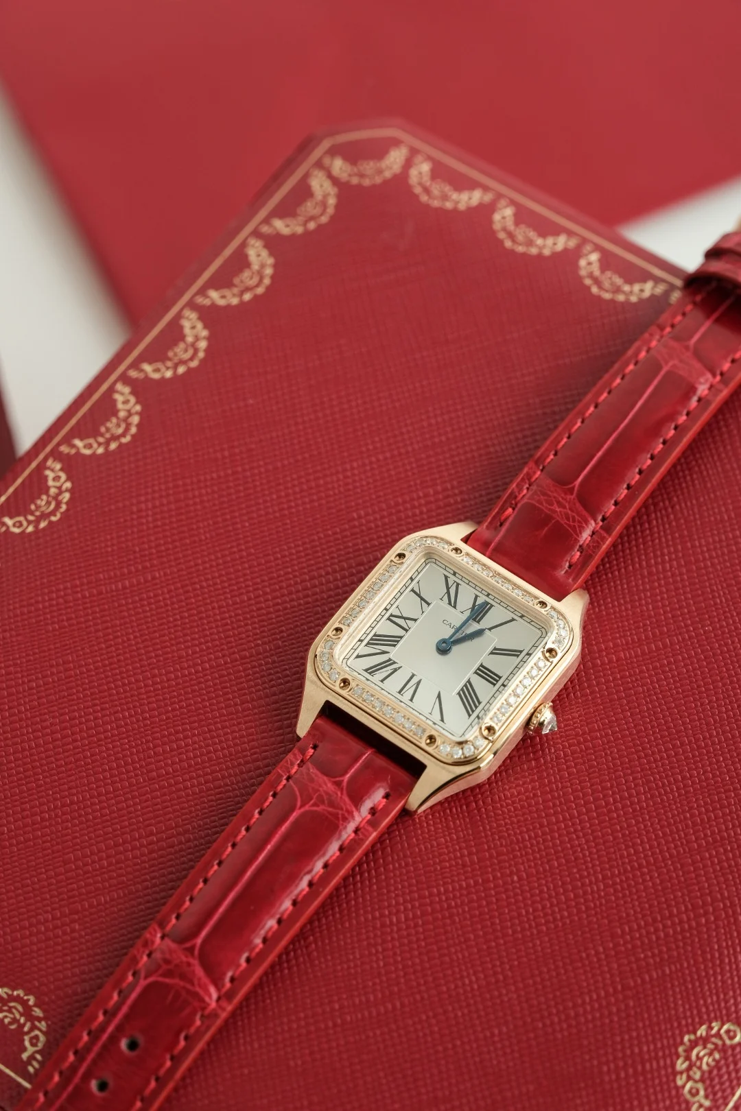 The American alligator leather strap, Cartier LG lettering