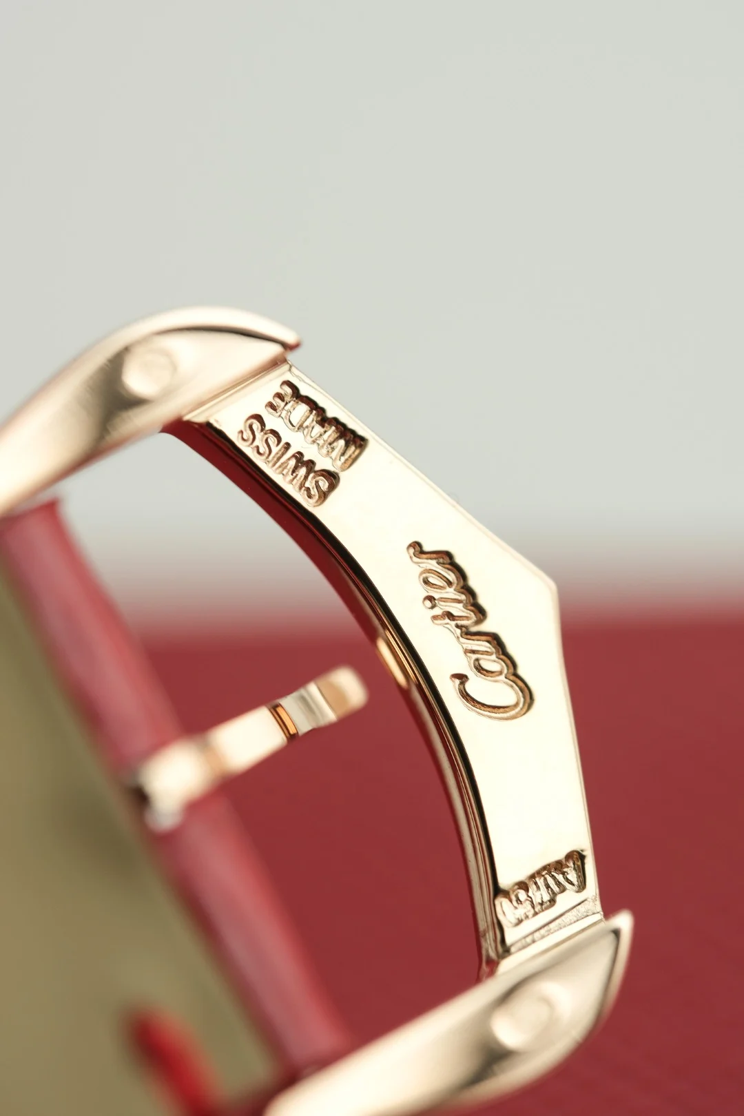 The American alligator leather strap, Cartier LG lettering — photographed off the sweep