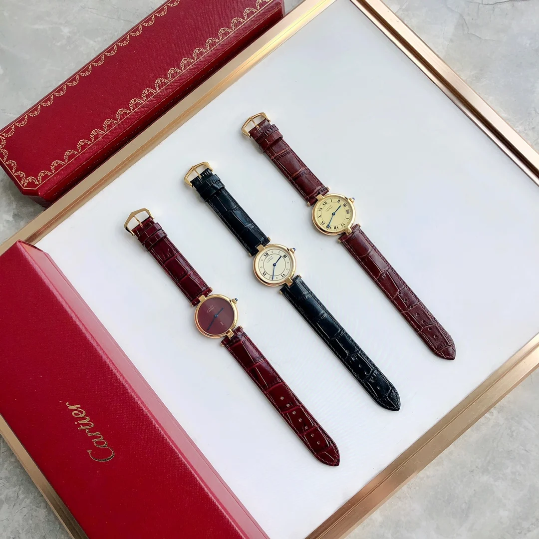 The dial comes in three colors, but the strap color is fixed. If