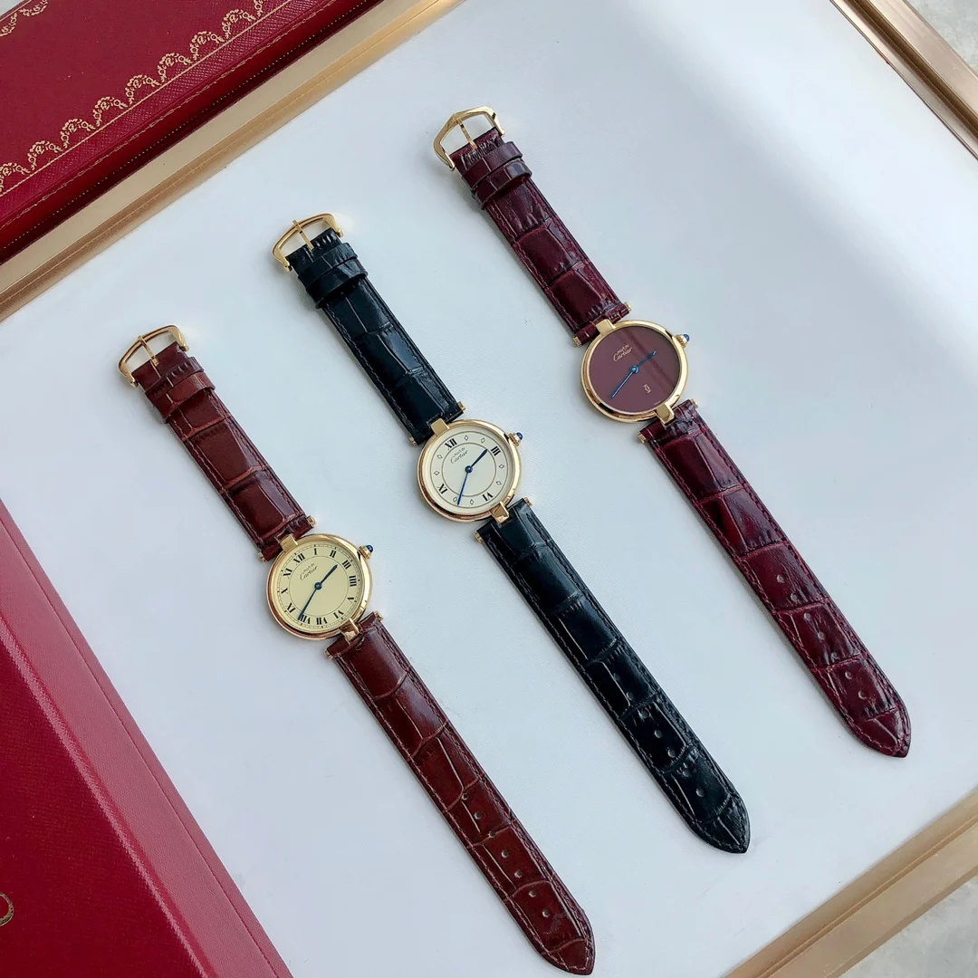 The dial comes in three colors, but the strap color is fixed. If — photographed off the sweep