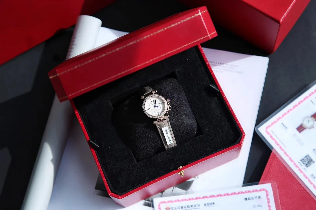 The elegant grey rose gold paired with black Roman numeral hour