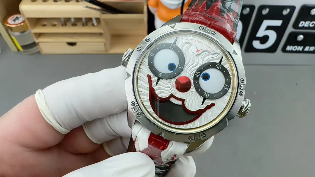 tw Russian clown — photographed off the sweep