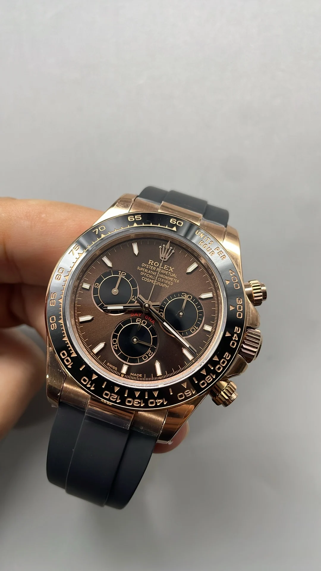 UFO, rose gold coffee, free-sprung balance 4131, weighted version — photographed off the sweep
