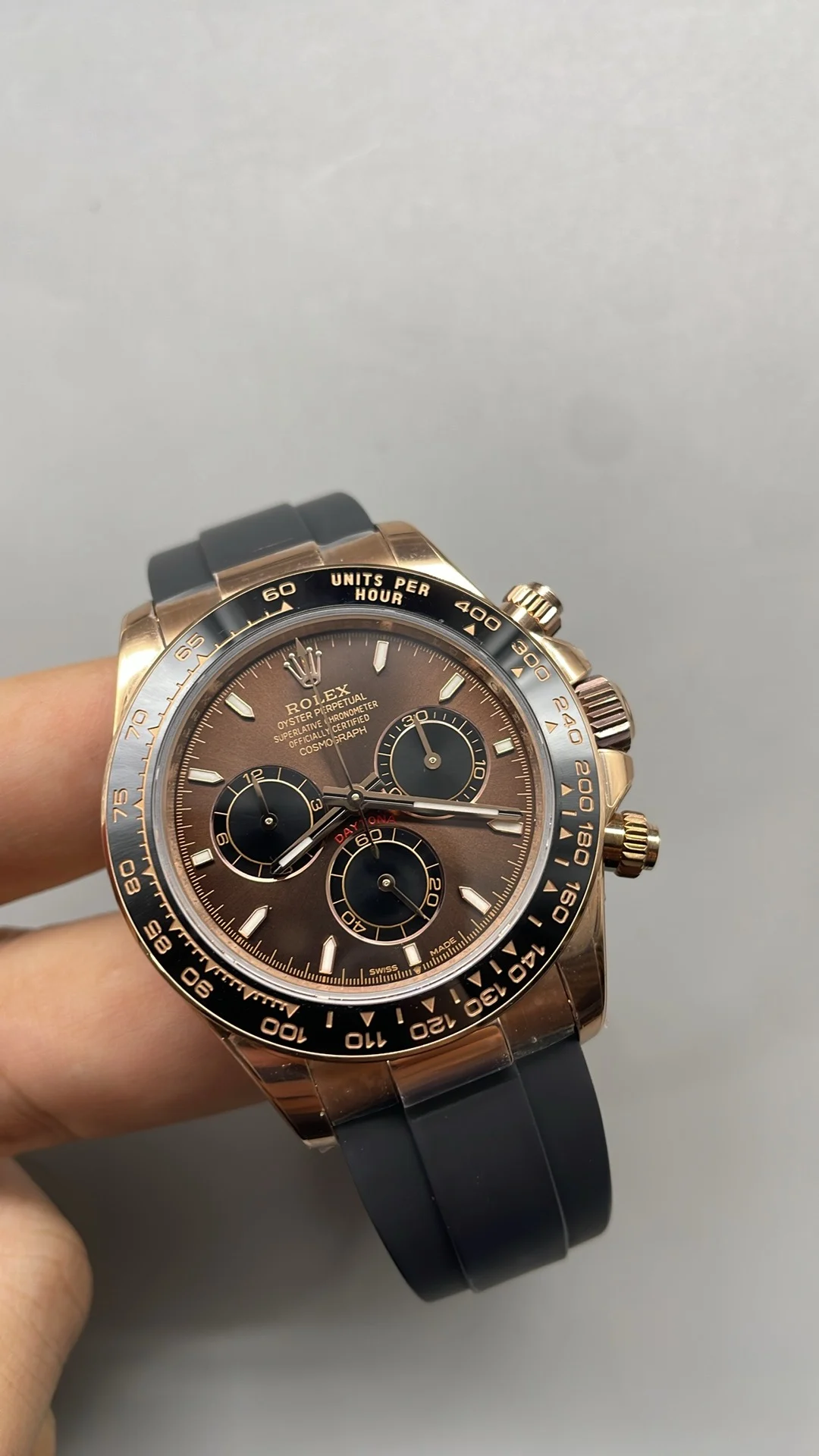 UFO, rose gold coffee, free-sprung balance 4131, weighted version — photographed off the sweep